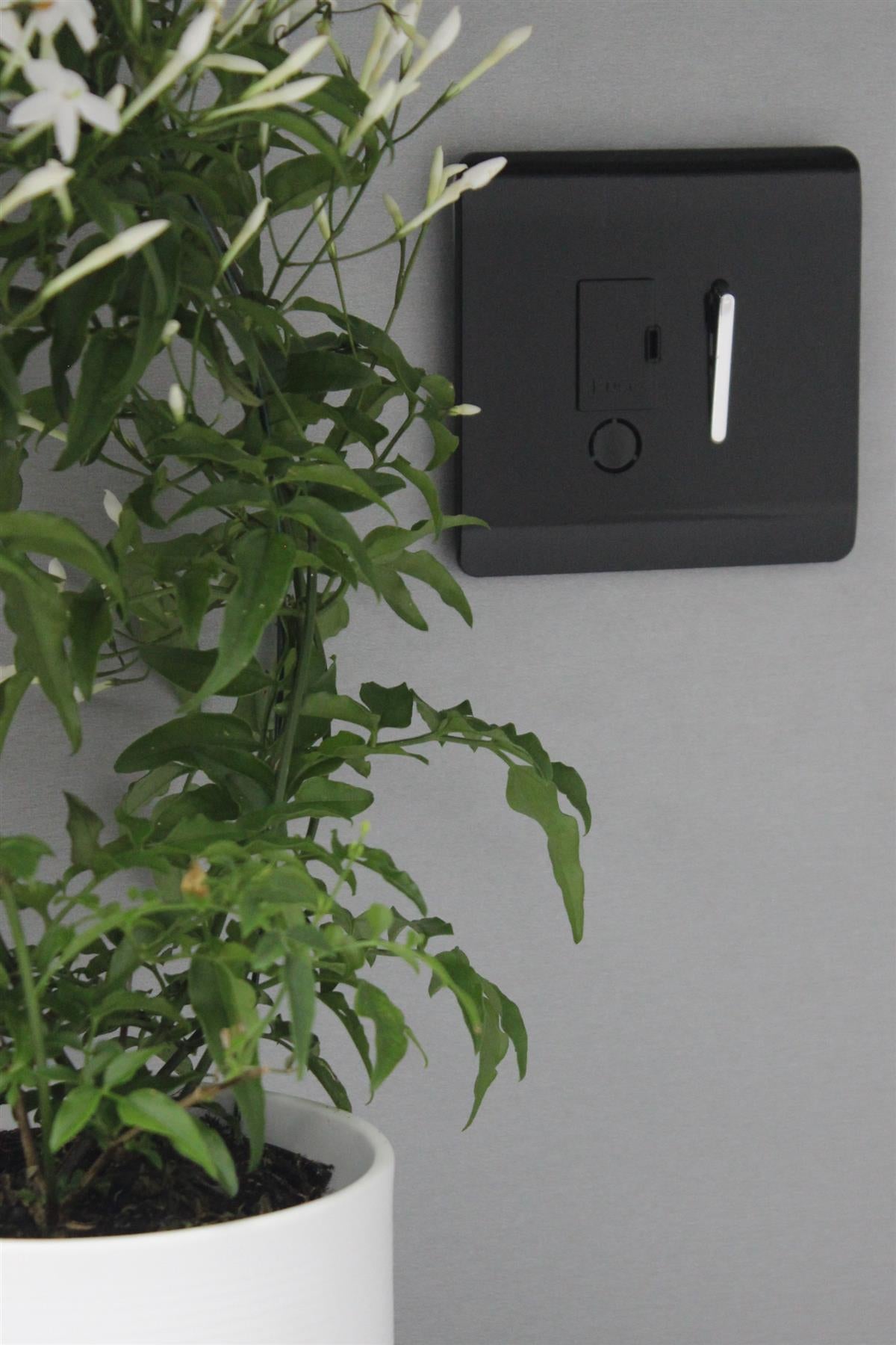 Trendi Switch Screwless Artistic Modern Glossy Tactile 230V Switched 13 A Single Fused Spur Connection Unit with Flex Outlet Chrome Rocker in Piano Black