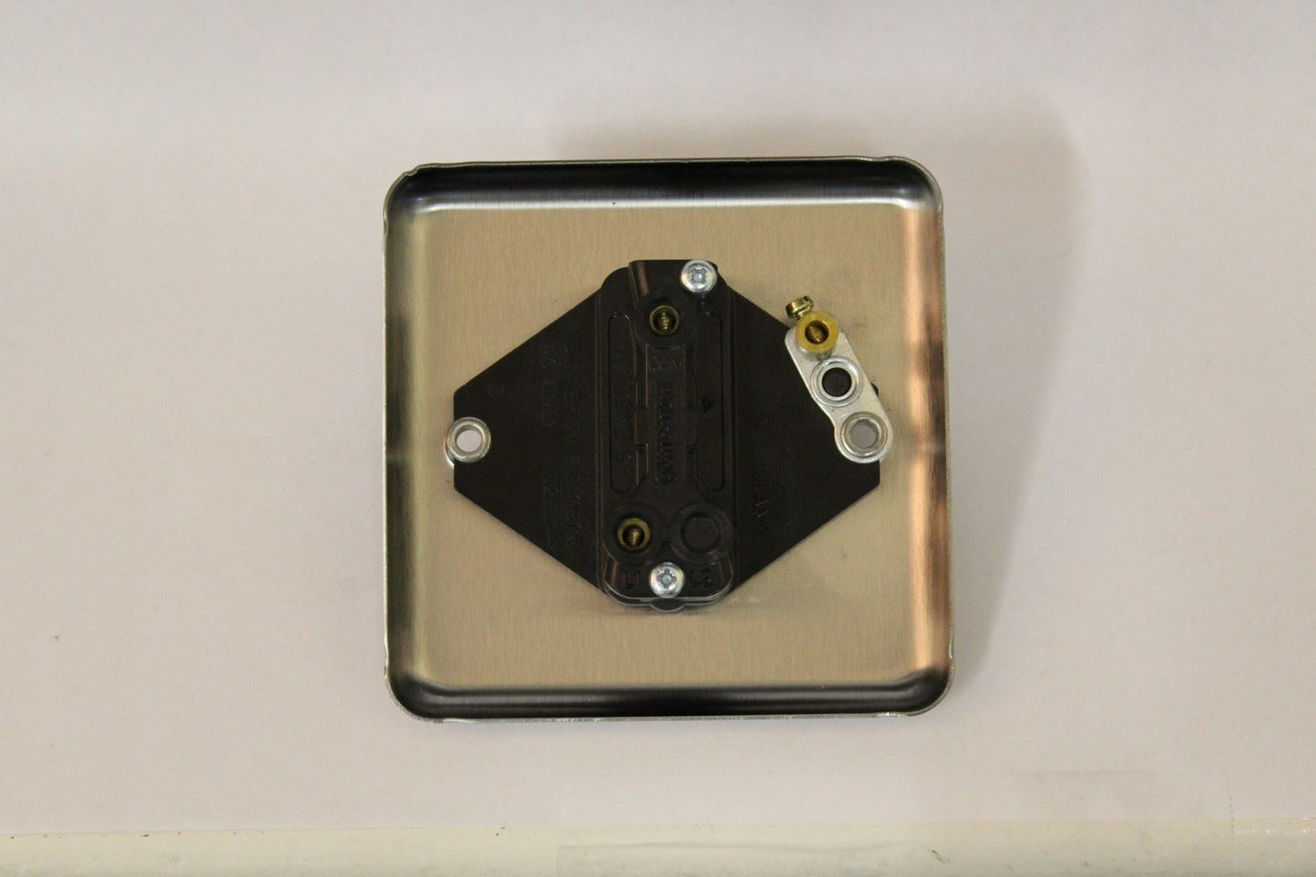 Varilight 1 Gang 10A Retractive Switch Matt Chrome Finish White Insert XSBPW