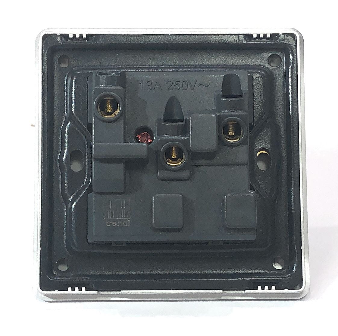 Trendi 1 Gang Artistic Modern 13 Amp Switched Plug Socket Silver ART-SKT13SI