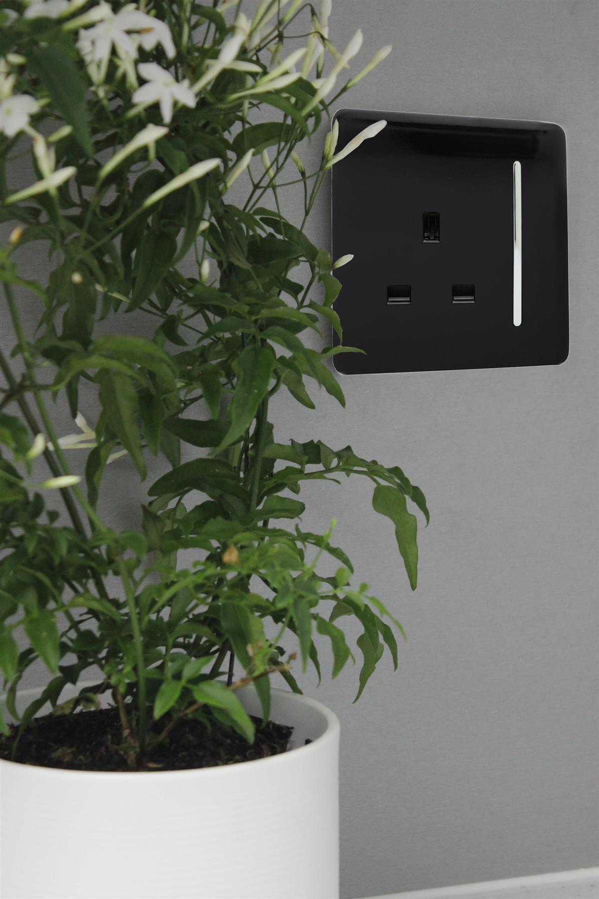 Trendi 1 Gang Raised Artistic Modern Glossy Screwless 13 Amp Single Pole with Chrome Switched UK Standard Electrical Double Wall Plug Socket in Piano Black in ART-SKT13BK