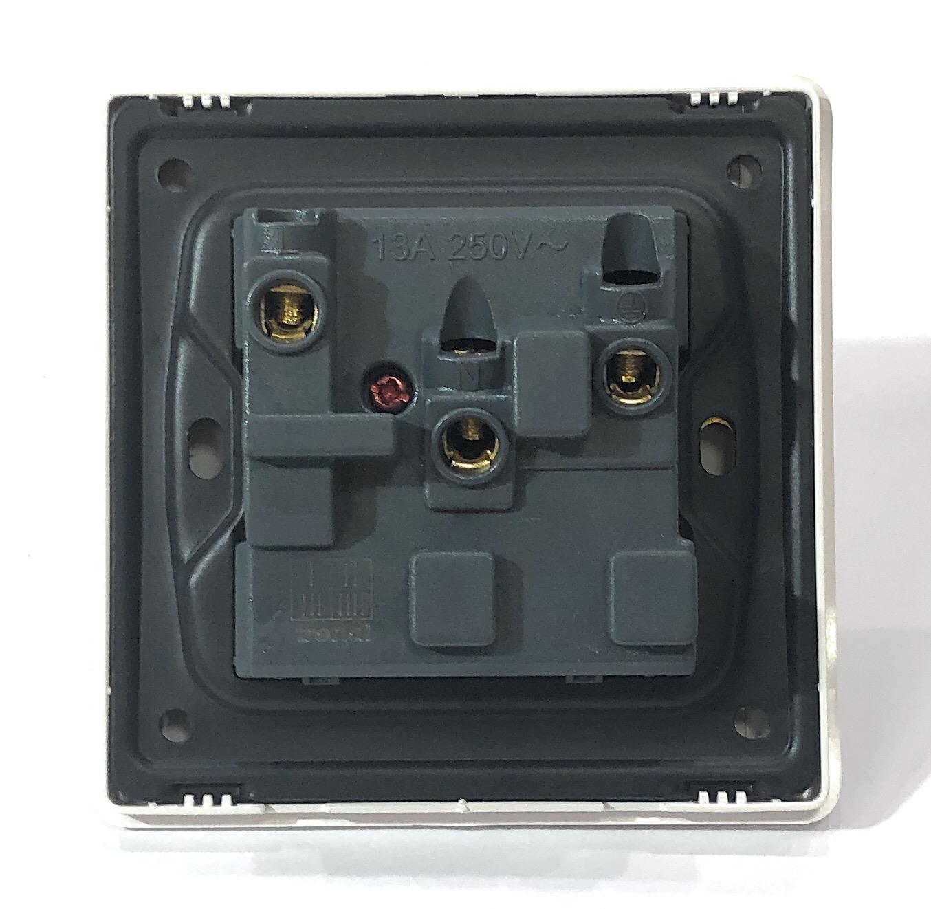 Trendi 1 Gang Artistic Modern Glossy 13 Amp Switched Tactile Plug Socket Sky