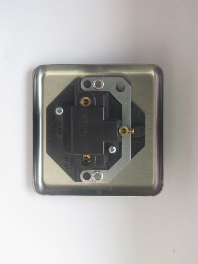 Varilight 1 Gang 2 Amp Round Pin Socket Matt Chrome Finish White Insert XSRP2AW