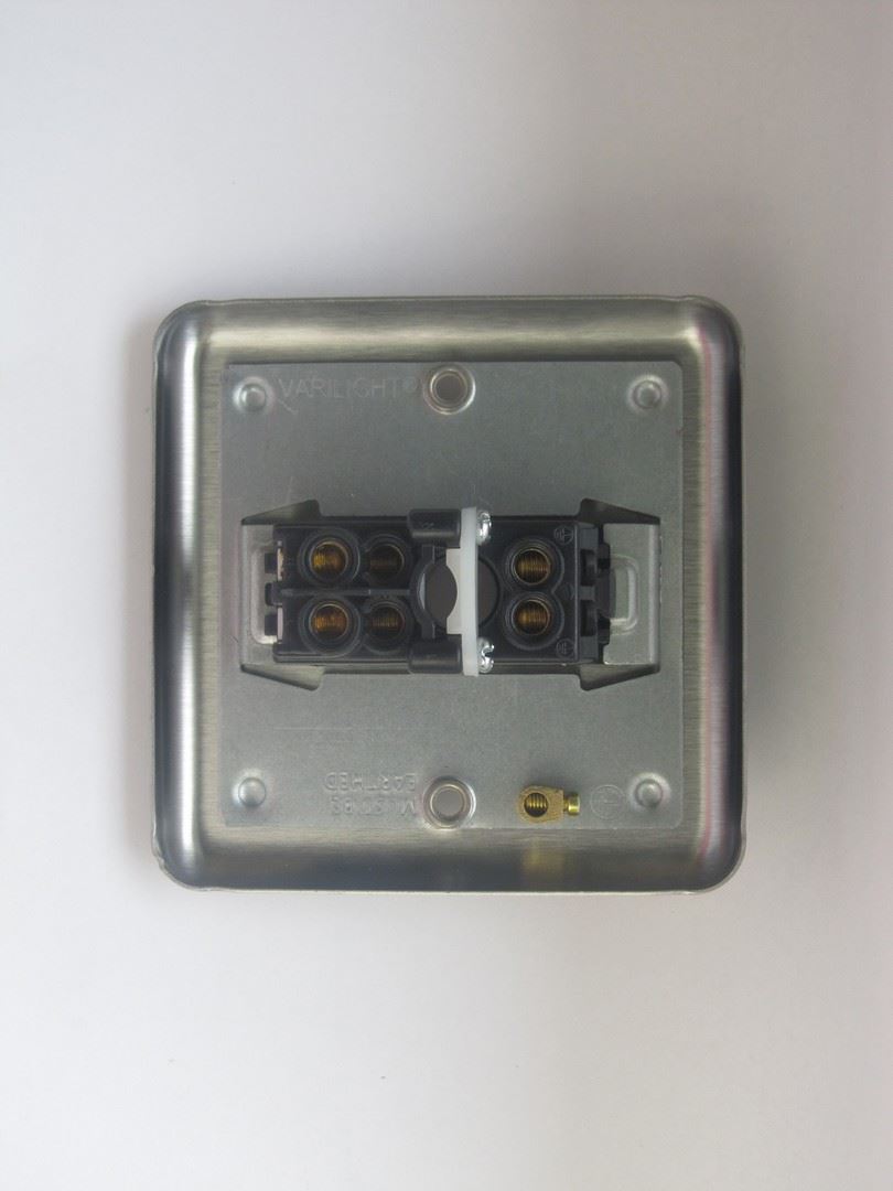 Varilight 1 Gang Flex Outlet Plate Matt Chrome Finish White Insert XSFOW