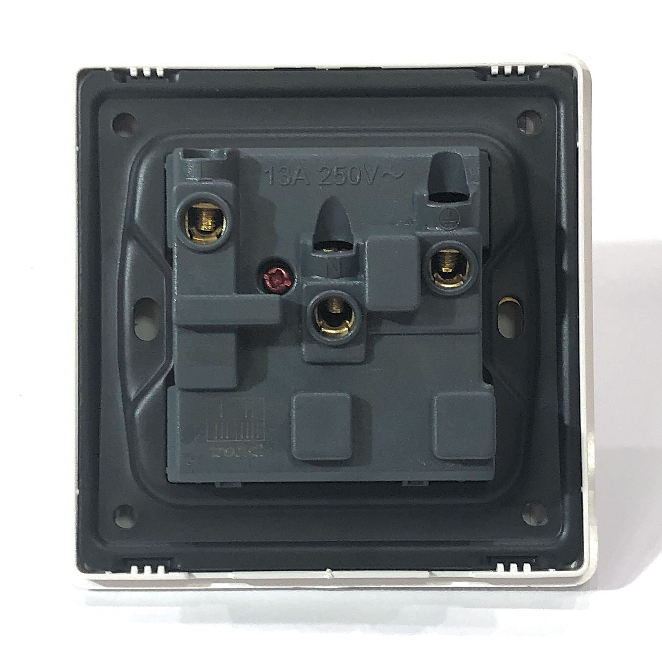 Trendi 1 Gang Artistic Modern 13 Amp Switched Plug Socket White ART-SKT13WH