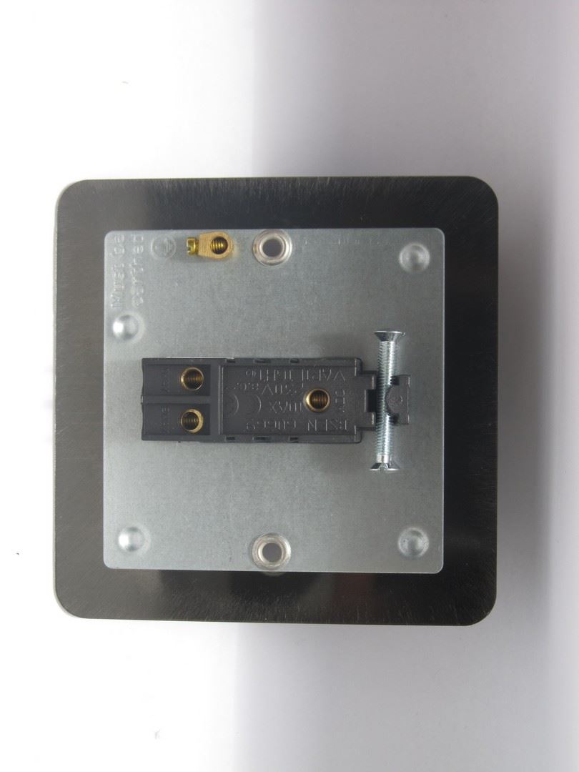 Varilight 1 Gang 10A 1 or 2 Way Dolly Toggle Light Switch Ultra Flat Brushed Brass XFBT1